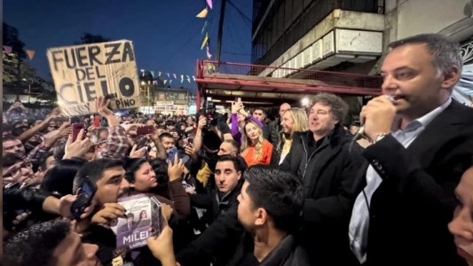 En la recta final de la campaña, Javier Milei visita Córdoba y prepara un acto de cierre en Rosario