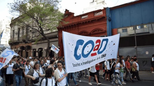 Docentes de la UNR paran 48 horas en reclamo por el cumplimiento de la Ley de Financiamiento Universitario