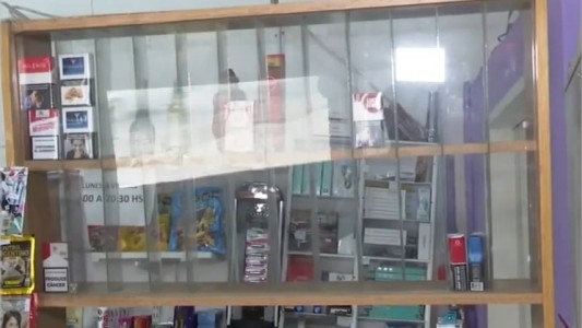 Robo en un almacén: un hombre vació la cigarrera y se llevó dinero en efectivo