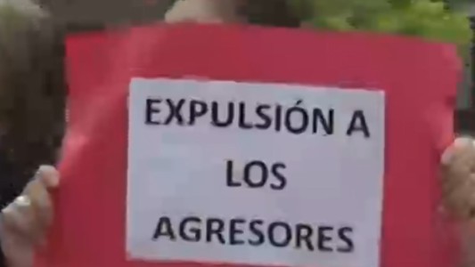 Golpiza en Funes: alumnos protestan tras ataque en un colegio que dejó a un joven lesionado