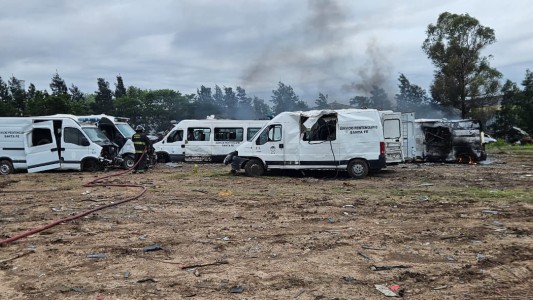 Quema controlada de vehículos en el Depósito Judicial Automotor