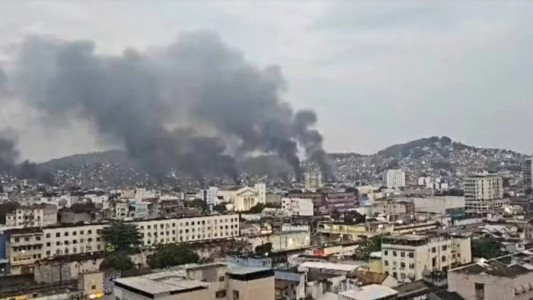 Suspenden clases en Río tras masivo operativo policial contra el grupo criminal Comando Vermehlo