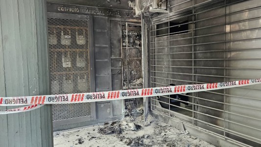 Ataque incendiario en un edificio: estaría vinculado a una disputa territorial