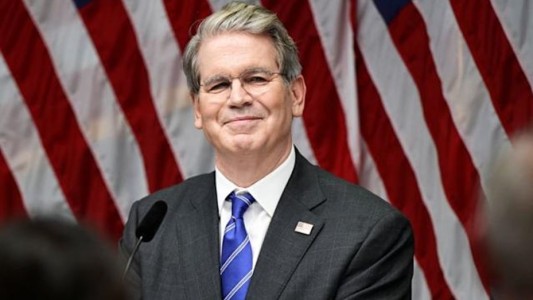 Bessent pide una reacción "entusiasta" de los mercados al triunfo electoral de Milei