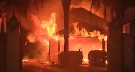 Voraz incendio en una vivienda: el fuego se originó por una vela encendida