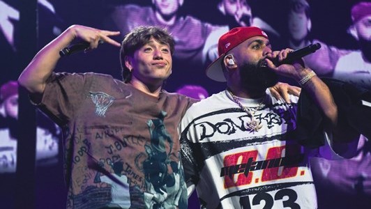 Temas a la carta, invitados estratégicos y el estreno de una canción: el paso de Eladio Carrion en Argentina