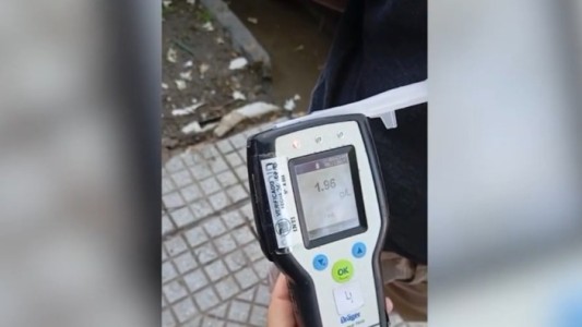 Un chofer de una aplicación manejaba alcoholizado: chocó e intentó huir