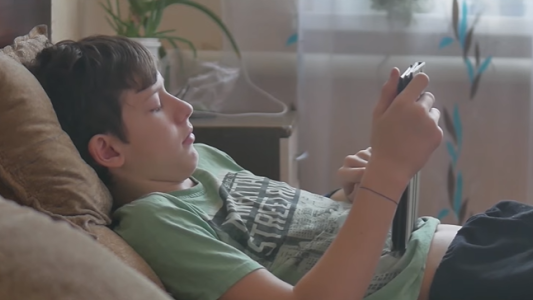 Australia: polémica por la prohibición del uso de redes sociales para menores de 16 años