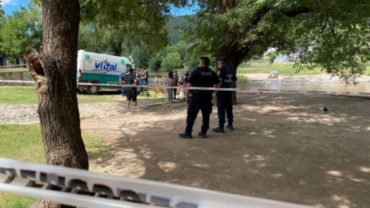 Un turista bonaerense murió en Villa Carlos Paz tras descompensarse en el río San Antonio