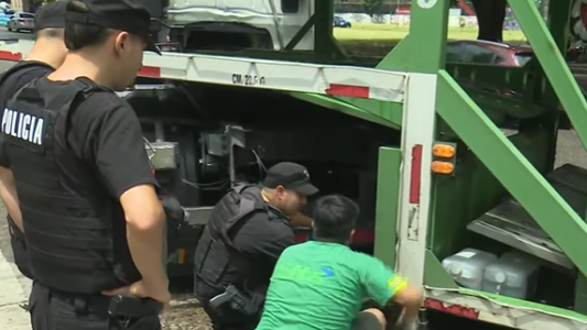 Choque entre un camión y una moto en 27 de Febrero y Buenos Aires: dos heridos leves