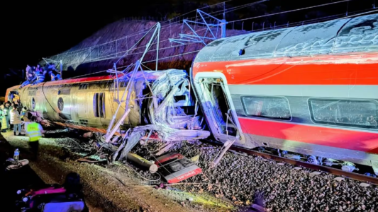 Tragedia ferroviaria en España: 39 muertos, más de 100 heridos y tres días de luto nacional