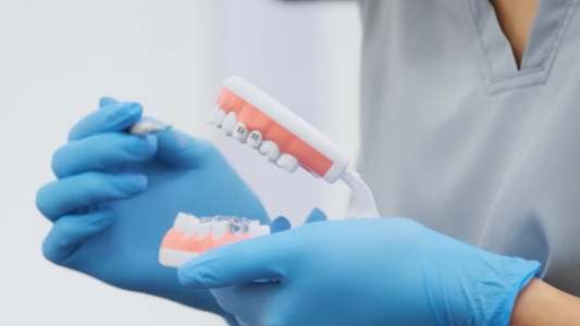 Alerta por intrusismo odontológico: advierten sobre falsos profesionales que realizan implantes