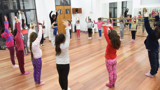 La Escuela Municipal de Danzas abrió la preinscripción 2026 en los distritos