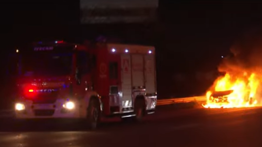 Se incendió un auto en Av Circunvalación y Bv Segui