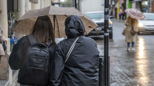 La ciudad bajo alerta naranja por tormentas: fuertes ráfagas y lluvias intensas