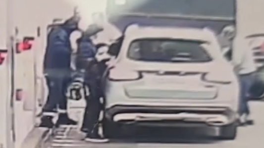 Robo, persecución y un policía herido