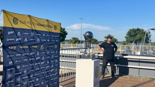 Rosario Central exhibe la copa en el Gigante de Arroyito