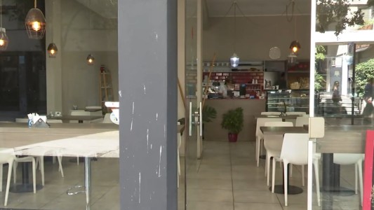 Robo en pleno microcentro: forzaron la puerta de una panadería y se llevaron leche y cubiertos