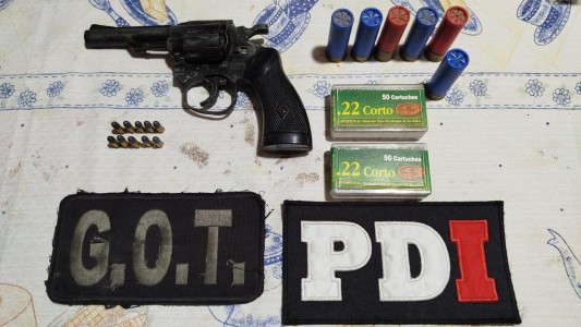 PDI detuvo a seis personas y secuestró armas, droga y una motocicleta adulterada en Rafaela