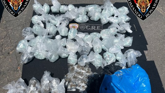 Chocó a una moto, se fugó y lo detuvieron: tenía el baúl cargado de droga