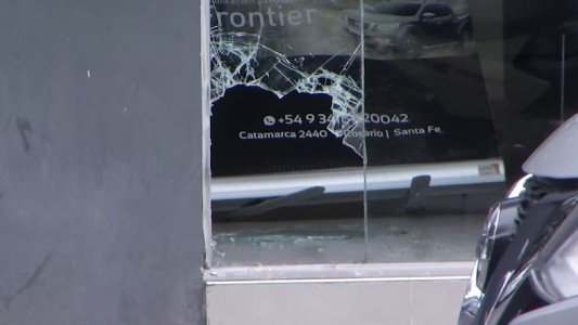 Intento de robo en una concesionaria de Pichincha: rompieron el vidrio y el tablero eléctrico