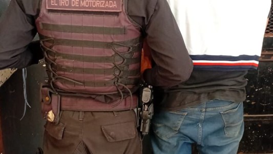 Dos detenidos por intentar sobornar a policías en un procedimiento de identificación en el centro
