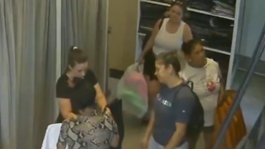 Tres mujeres simularon ser clientas y robaron en un local de ropa