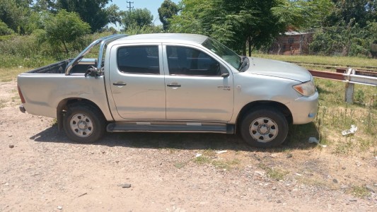 Detuvieron a un hombre tras robar una camioneta y protagonizar una persecución
