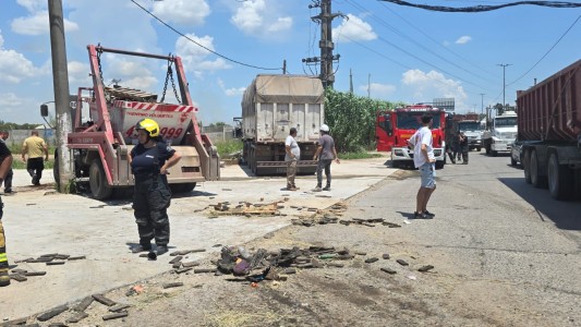 Rosario: Violento choque entre dos camiones y rescate aéreo en Circunvalación y Uriburu