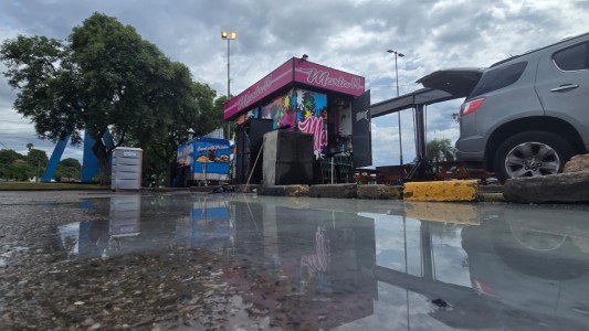 Rosario: bomberos extinguieron el incendio de un baño químico con peligro de propagación