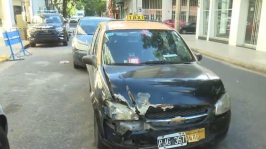 Un taxista sufrió un violento robo: un delincuente lo amenazó de muerte con un arma blanca