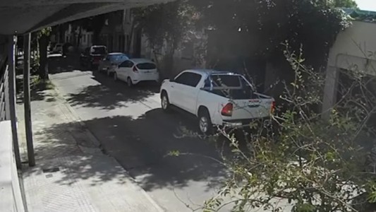 Dos hombres robaron una camioneta estacionada a plena luz del día