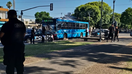 Un joven murió tras ser embestido por un colectivo en Oroño y Nuestra Señora del Rosario