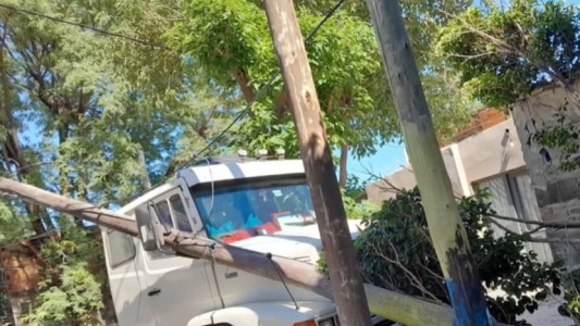 Pelea entre vecinos y operarios de la EPE: un camión arrastró cables y dejó sin luz al barrio