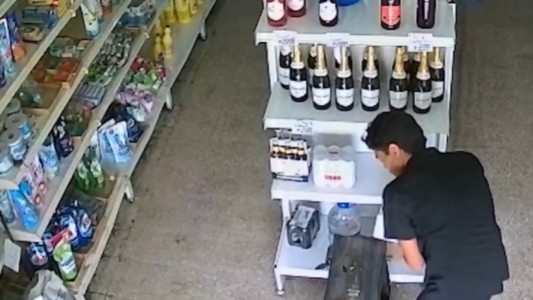 El ladrón de las cervezas: quedó filmado tras robar en una carnicería
