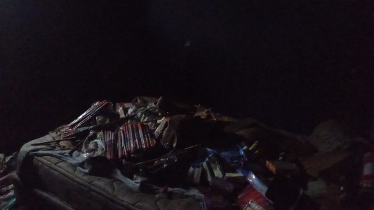 Voraz incendio en una vivienda que almacenaba pirotecnia