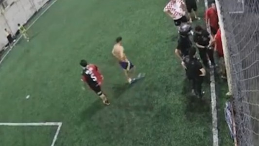 Intentó robar una bicicleta en una cancha de fútbol 5 y los jugadores lo detuvieron