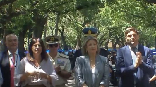 Santa Fe entregó a las Fuerzas Federales 100 camionetas 0 km adaptadas para el patrullaje