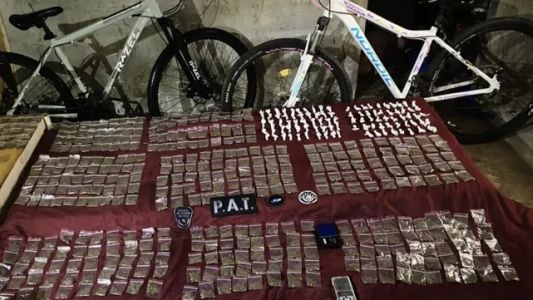 Escondían droga dentro de una cubierta de auto: cuatro detenidos