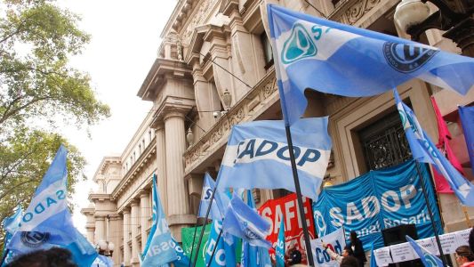 Reclamo docente en el centro rosarino: exigen un incremento salarial