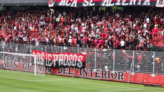 Banderazo con lluvia y apoyo: Newell’s cerró la previa del clásico sin incidentes graves