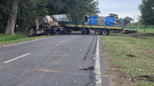Continúa cortada la ruta 33 en Zavalla tras el choque fatal de camiones