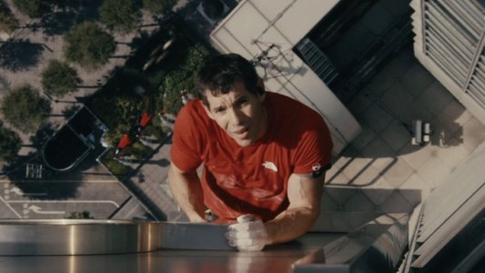 Hazaña y vértigo en Taiwán: Alex Honnold escaló el Taipei 101 sin cuerdas y se sacó una selfie a 508 metros