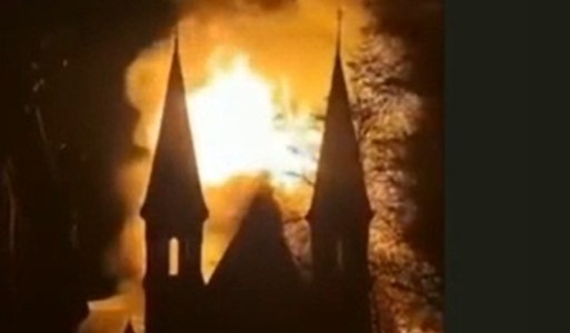 Un incendio destruyó una iglesia de Ámsterdam tras ser alcanzada por pirotecnia