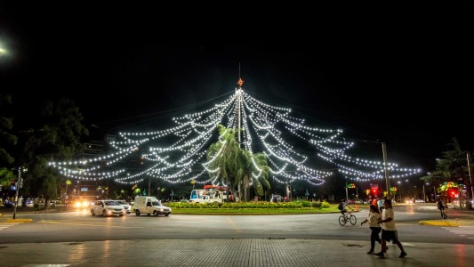 Cuenta regresiva: el lunes se enciende el arbolito de Bv. Oroño y Pellegrini