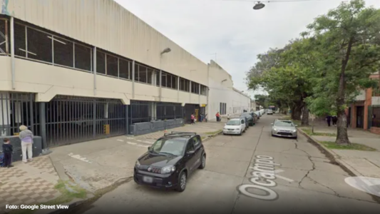 Un hombre de 33 años resultó herido en una balacera frente a un supermercado de Ocampo y Chacabuco