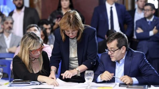Senado: el oficialismo busca tener el dictamen de la reforma laboral para votarla el próximo viernes