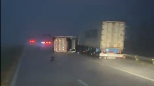 Intensa tormenta en Rosario y la zona: camiones volcados y rutas cortadas entre Armstrong y Tortugas