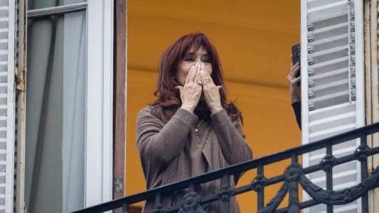 Cristina Kirchner permanece internada por complicaciones postoperatorias