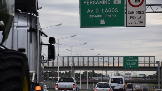 Tres detenidos por arrojar escombros y dañar autos en Circunvalación